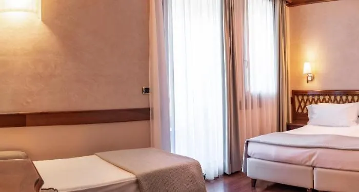 Otel Venezia 4*